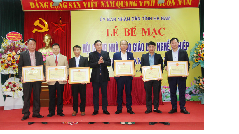 Ban tổ chức tặng GK cho các cá nhân đạt giải 2.png